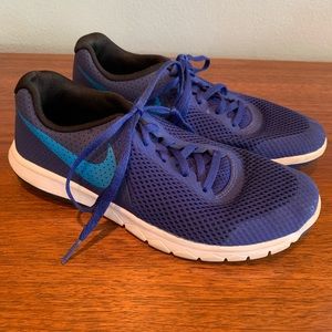 Boys blue nike running shoes